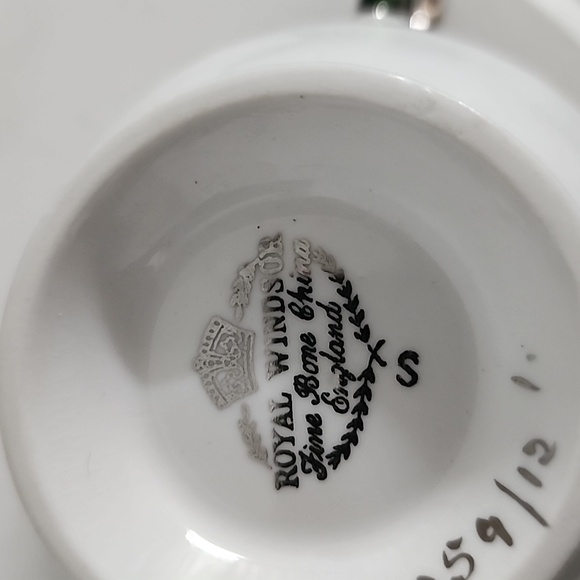 Windsor bone china 25th Anniversary teacup,and saucer. - Picture 5 of 5